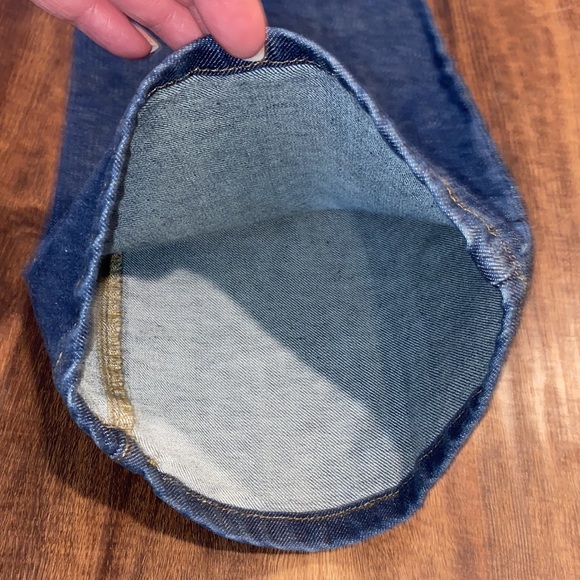 Calvin Klein Flare Fit Faded Design Jeans 99% Cotton - Picture 16 of 16